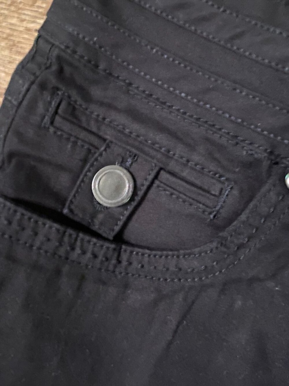 Black Shorts Pockets/Size 14 - Picture 6 of 7